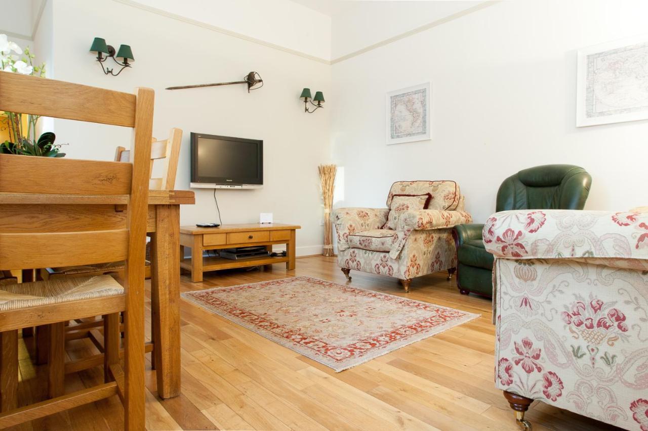 Loch Ness Moat House Apartments フォート・オーガスタス エクステリア 写真